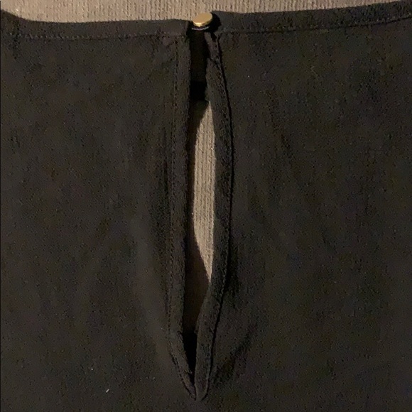 Black key hole blouse - Picture 3 of 3